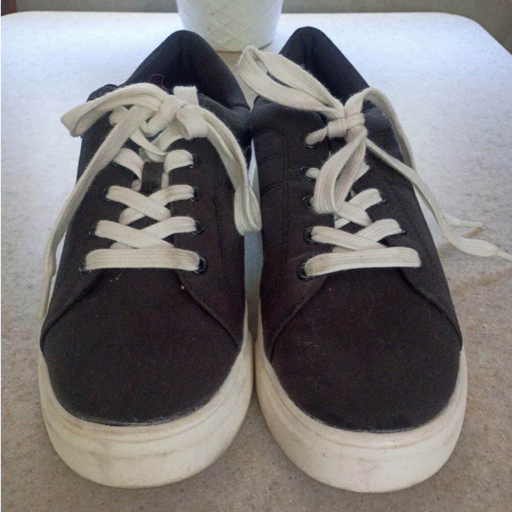 Black Canvas Sneakers Womens 9 Lace Up Low Top Casual Walking Shoes Everyday